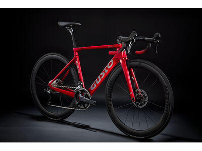 Gusto Cobra Evo Pro TE, Ultegra Di2, Carbon Wheels, Carbon cockpit  click to zoom image