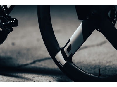 Cadex Aero 4 Spoke 1K Tubeless Disc-Brake DB FW click to zoom image