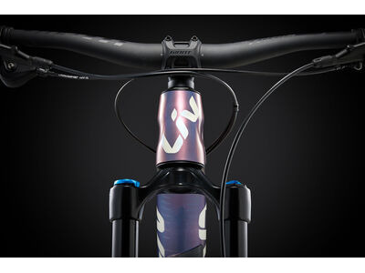 LIV Intrigue X 2 click to zoom image